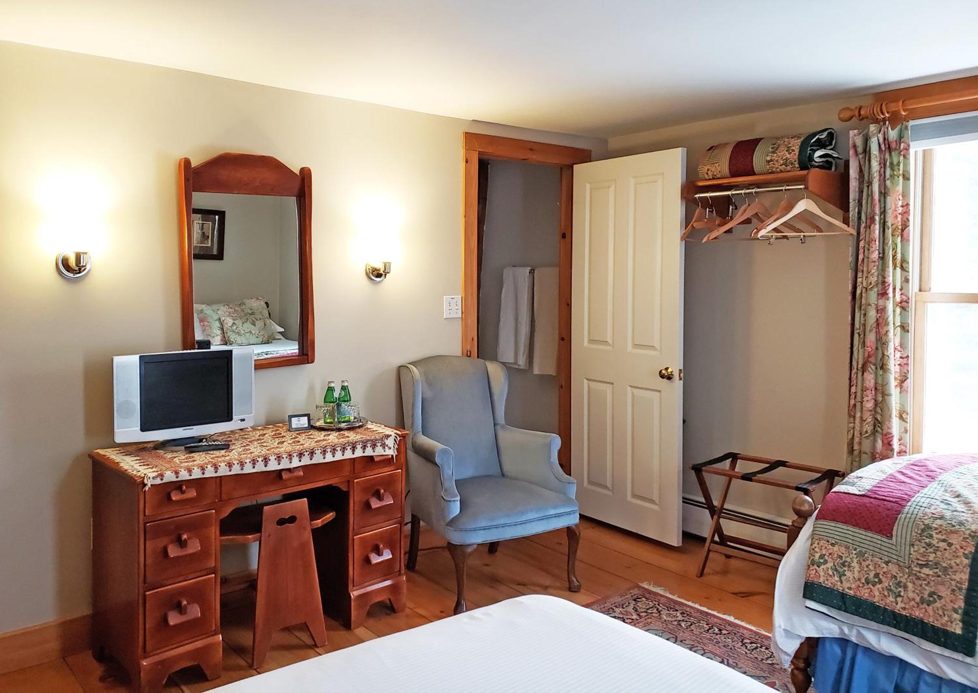 Highland Lake Inn Andover Room photo