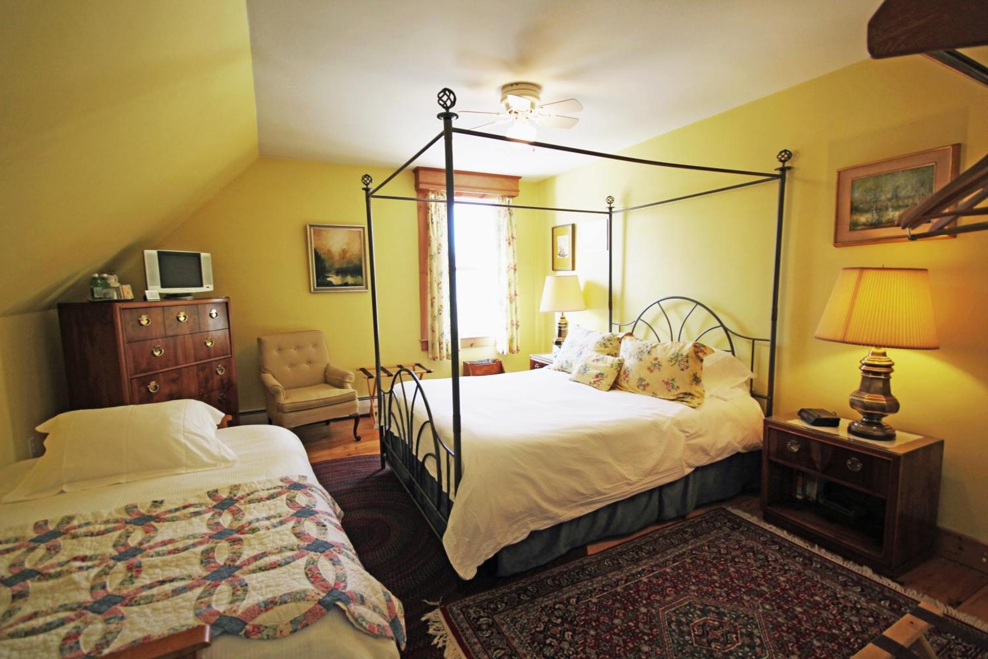 Highland Lake Inn Andover Room photo