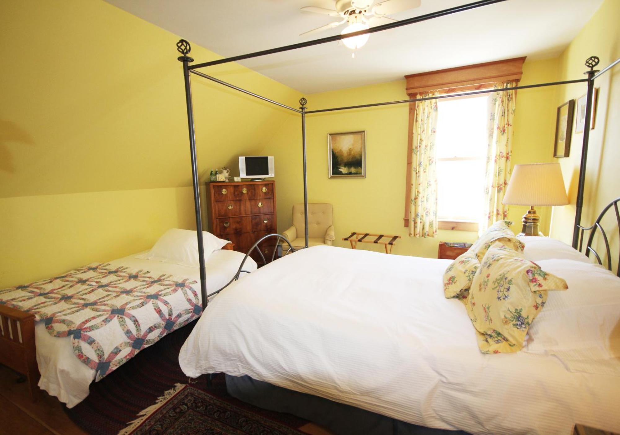 Highland Lake Inn Andover Room photo