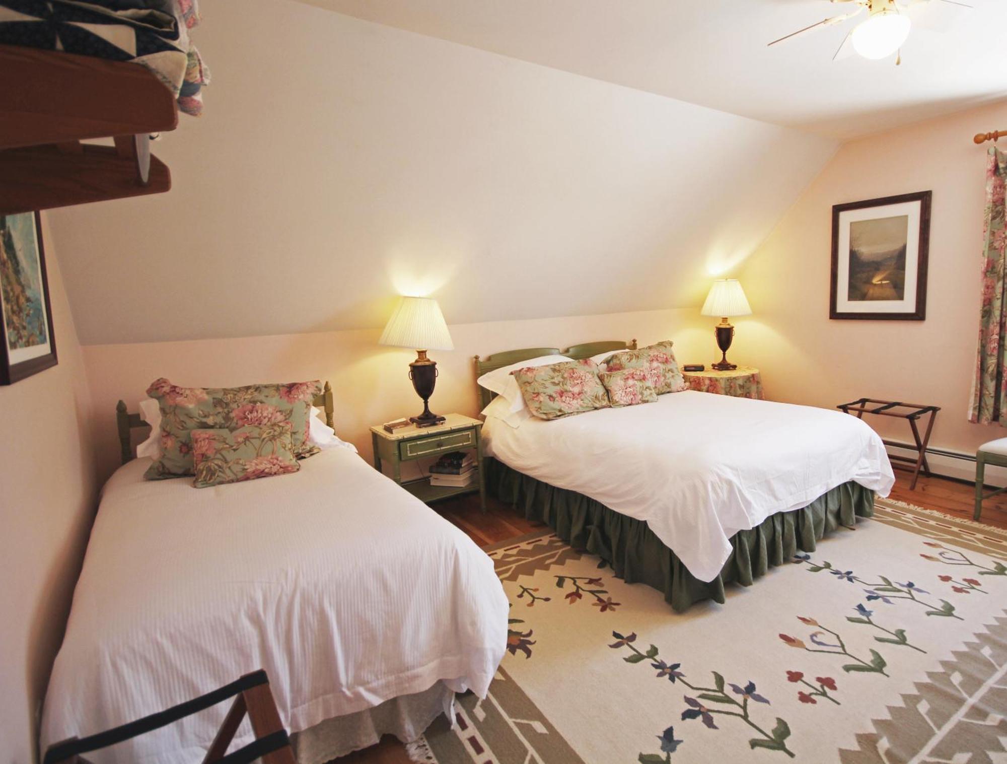 Highland Lake Inn Andover Room photo