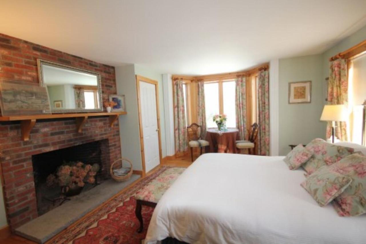 Highland Lake Inn Andover Exterior photo