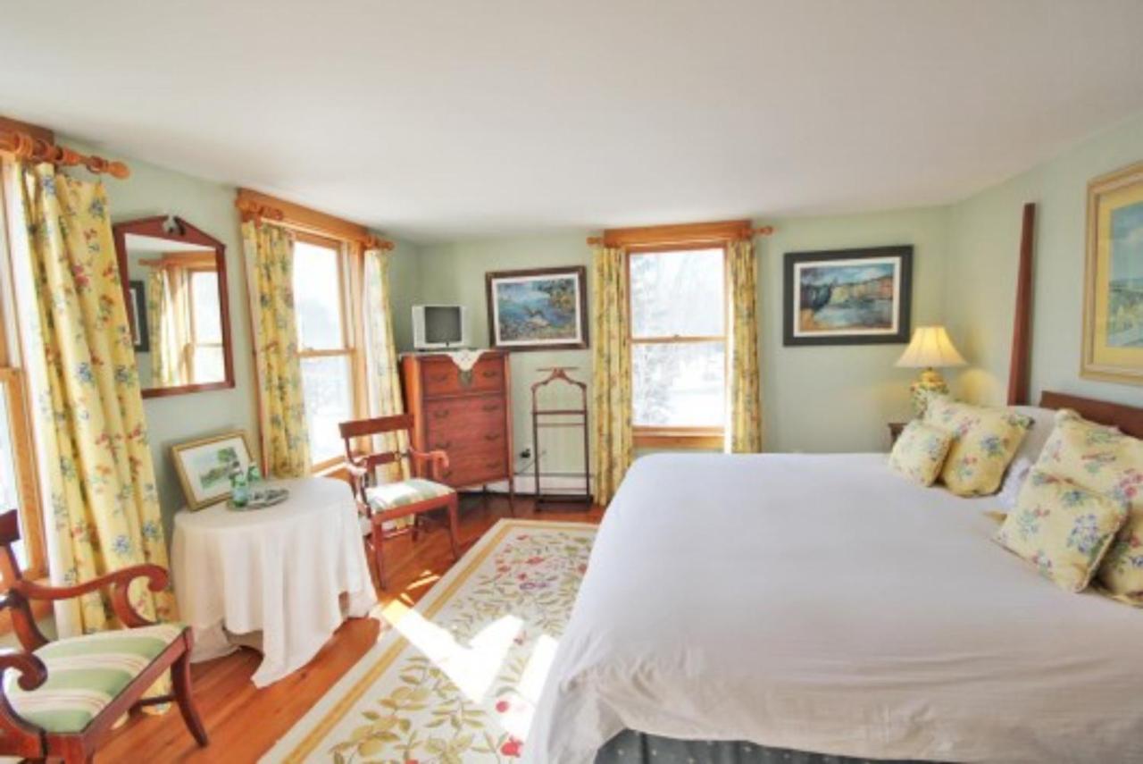 Highland Lake Inn Andover Exterior photo